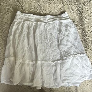 Medium white skirt